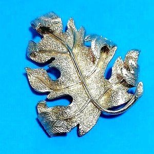 Vintage Sarah Coventry Leaf Brooch Silver Tone Curled Leaf Edges Pin